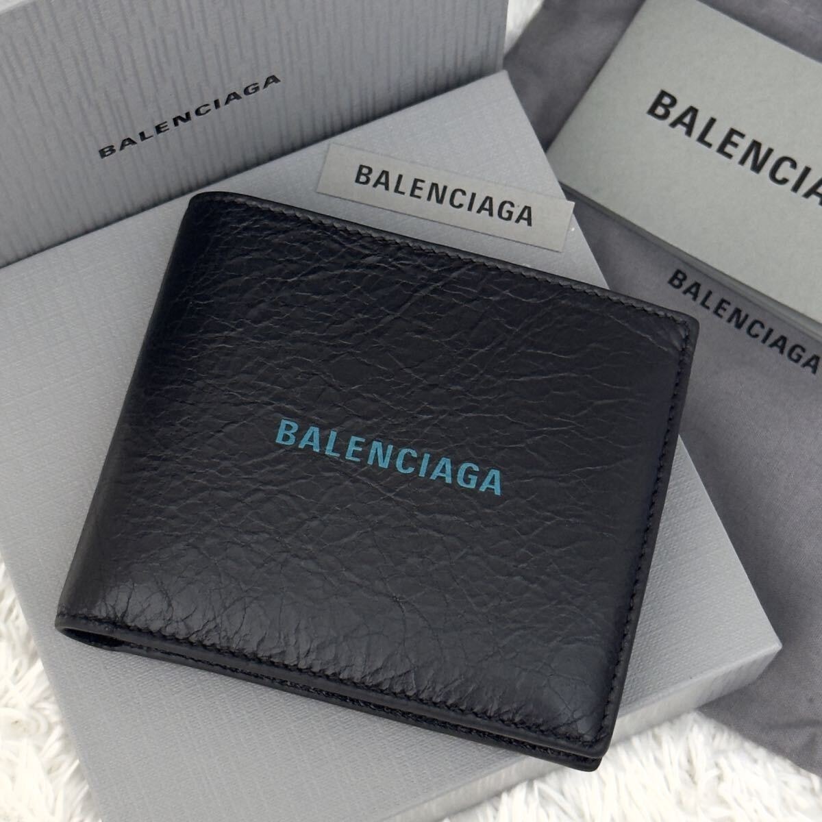 バレンシアガ エブリデイ パスポートケース 