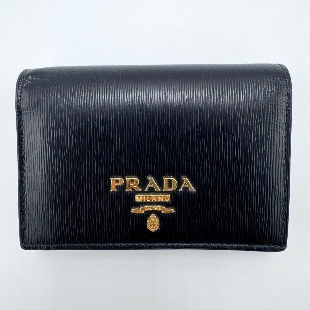 No.421 レア希少カラー☆美品☆PRADA プラダ サフィアーノ メタル 二つ折り財布 1MV021 ブラック×レッド コンパクトウォレット レディース