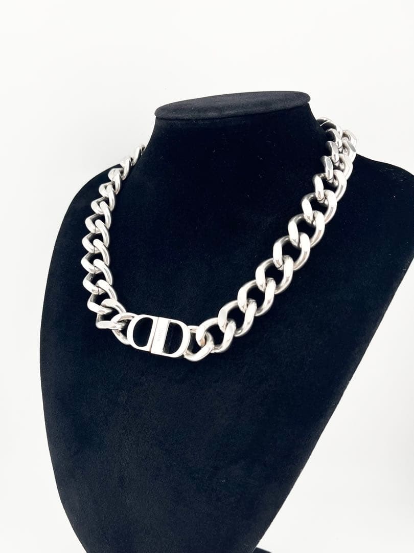 UNDEFEATED x Muhammad Ali Boxing Gloves Necklace 