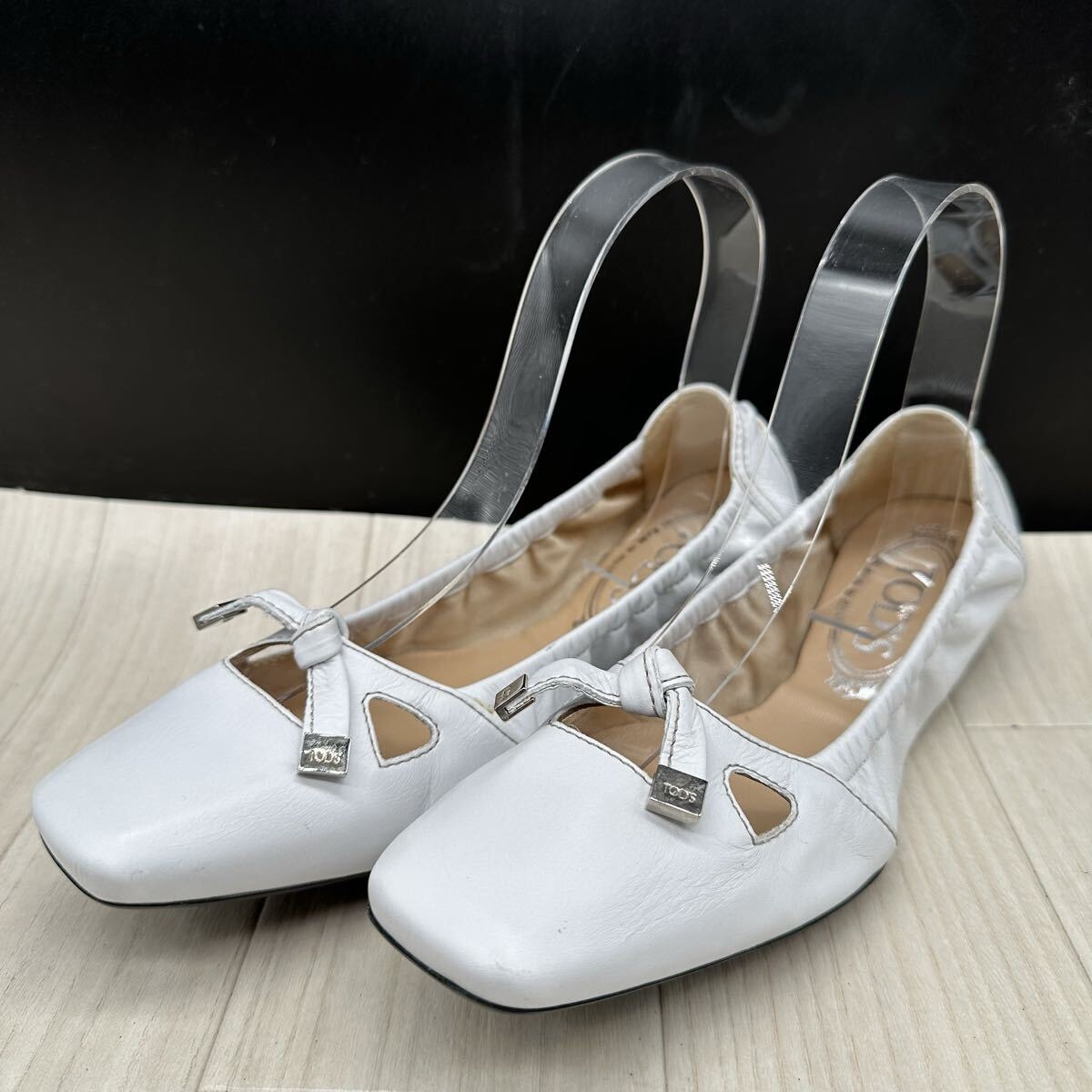 トッズ ホワイトフラットシューズ 36 トッズ ホワイトフラットシューズ 36 TOD'S(トッズ) フラットシューズ