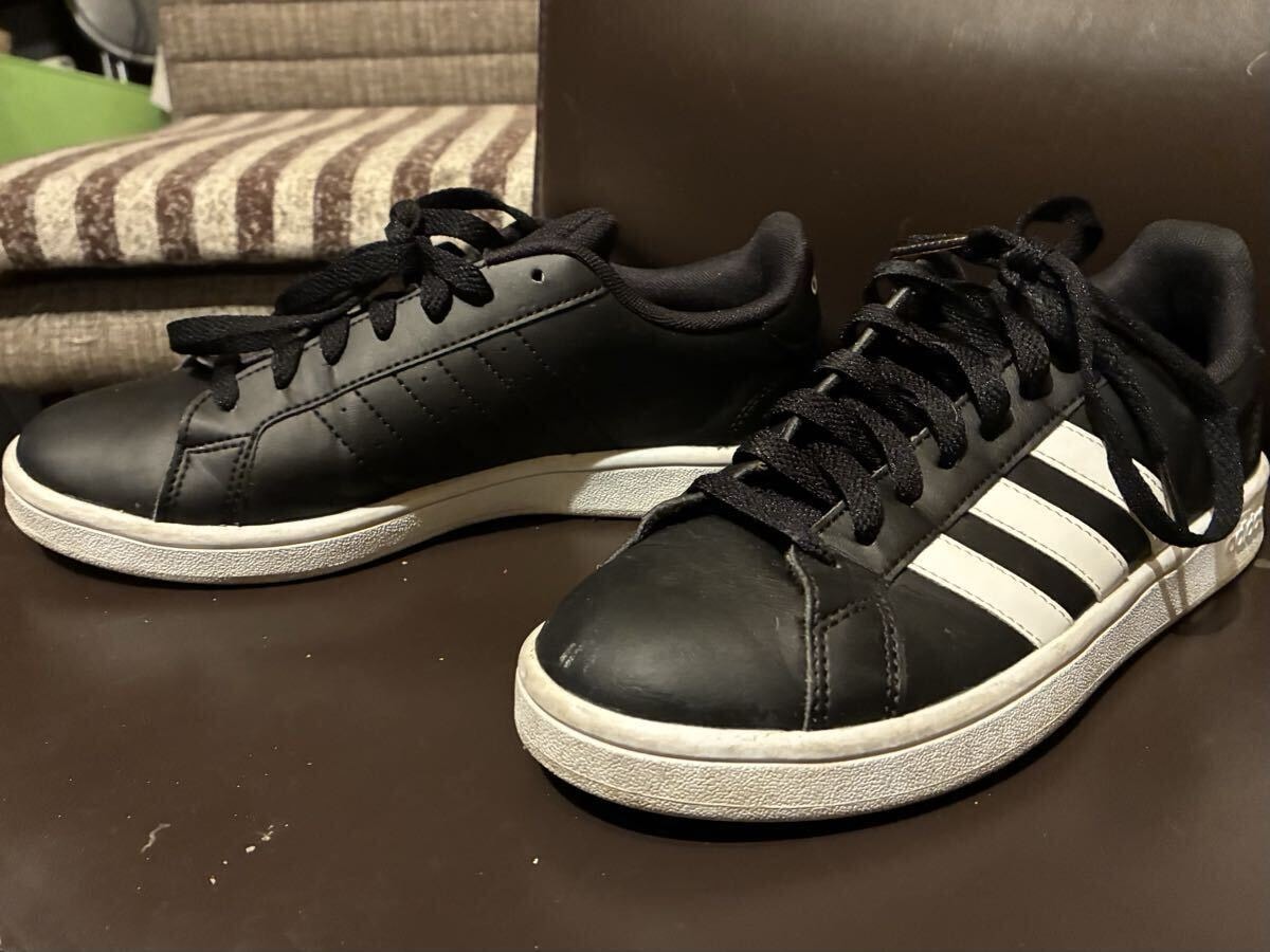 adidas アディダス　24.5 ローカットスニーカー