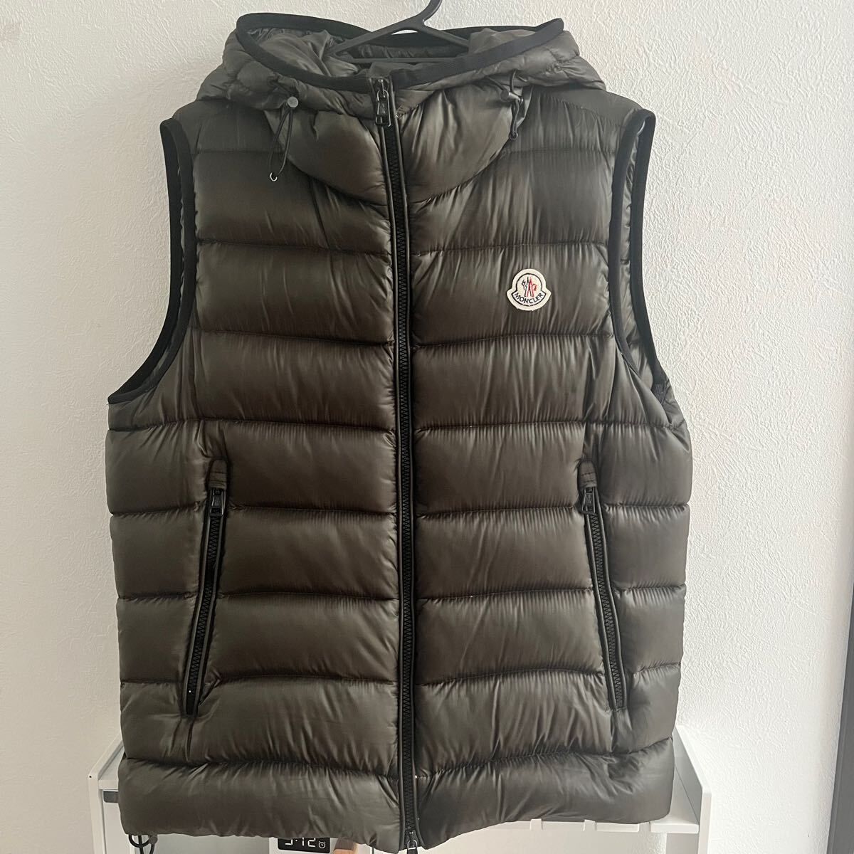 目立った傷や汚れなし】MONCLER RAY GILET ダウンベスト カーキ