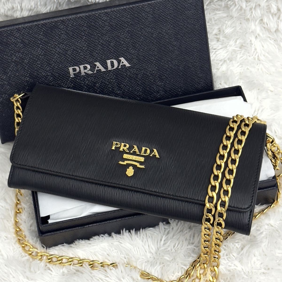 ☆ほぼ未使用☆PRADA プラダ チェーンウォレット バッグ 財布 ゴールド金具 黒 ショルダー ブラック ゴールド金具