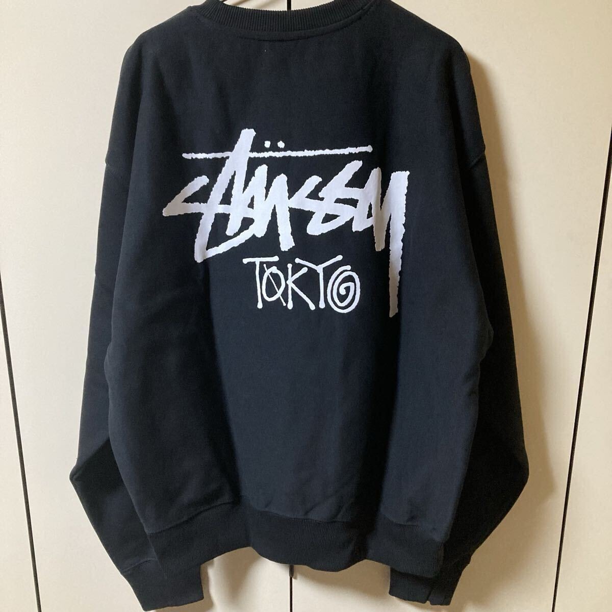 黒XL STUSSY STOCK TOKYO 25 CREW SWEATSHIRT ステューシー ストックロゴ 東京 スウェット トレーナー