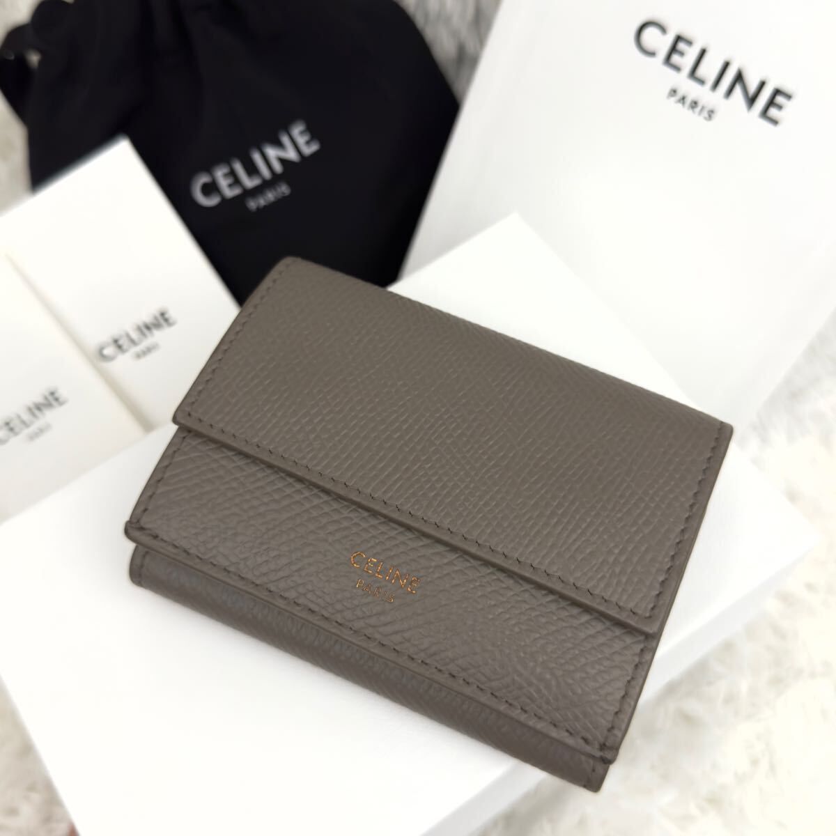 ☆極美品☆CELINE セリーヌ フォールデッド ウォレット 財布 カーフレザー 箱付き 保存袋 現行 三つ折り