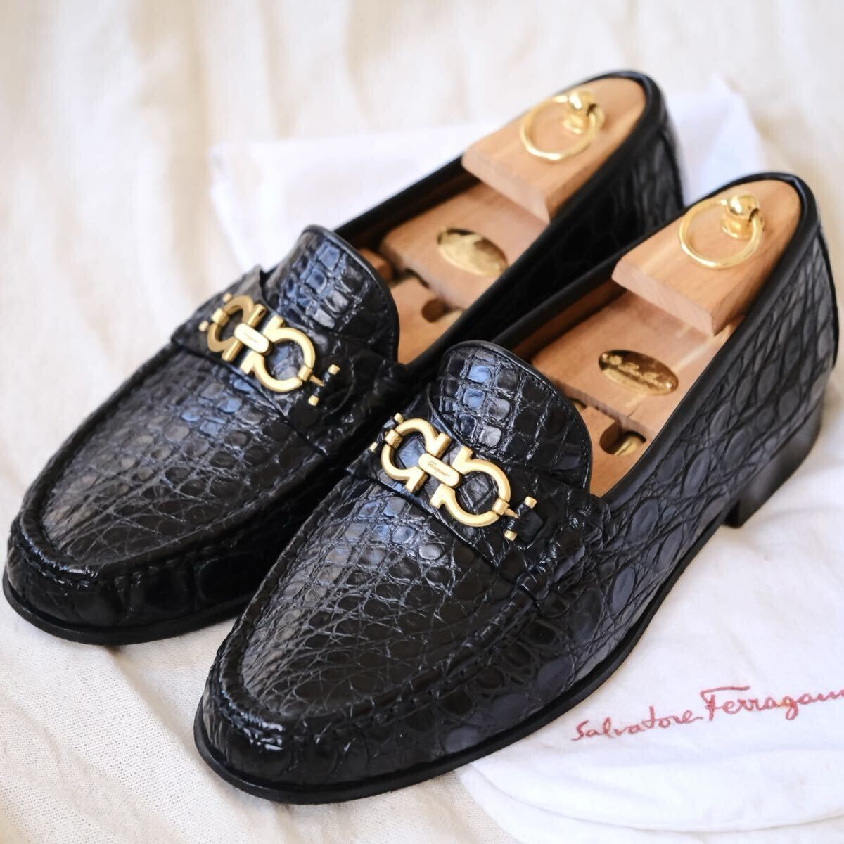 美品SalvatoreFerragamoクロコダイルガンチーニローファー75EE