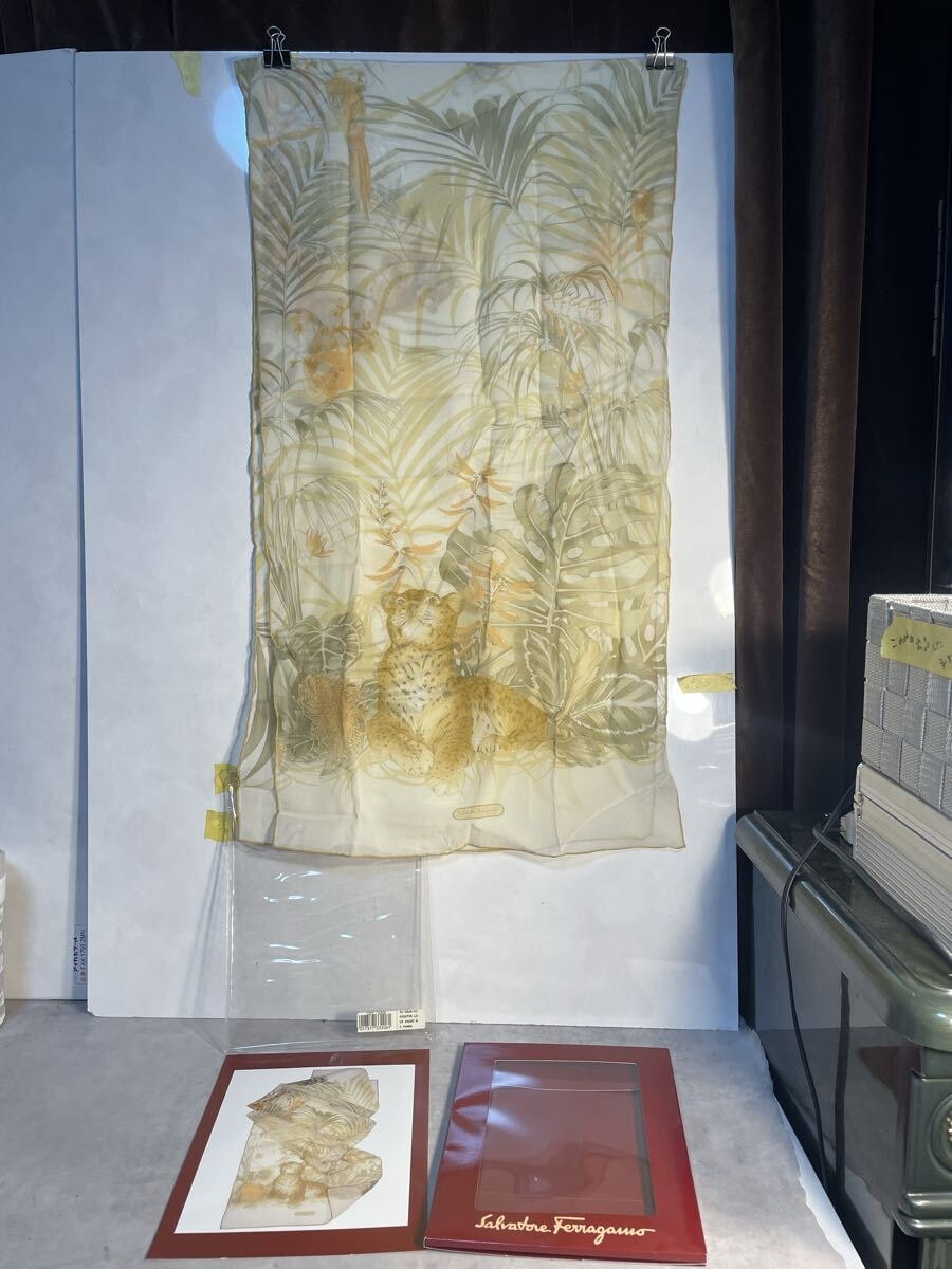 希少 未使用級 Salvatore Ferragamo フェラガモ シルク ロングスカーフ 140×40 ジャングル柄 チーター 箱付き