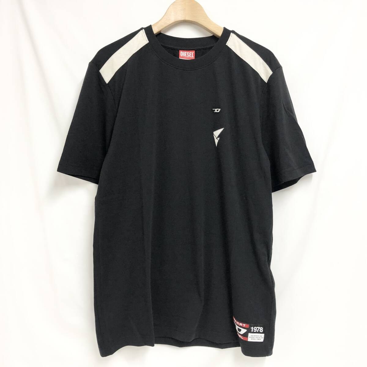 DIESEL(ディーゼル) スカルローズ プリント Uネック Tシャツ Y2K D (傷や汚れあり)】スカルローズ プリント Uネック Tシャツ Y2K