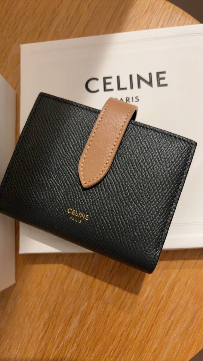 セリーヌ　スモールストラップウォレット