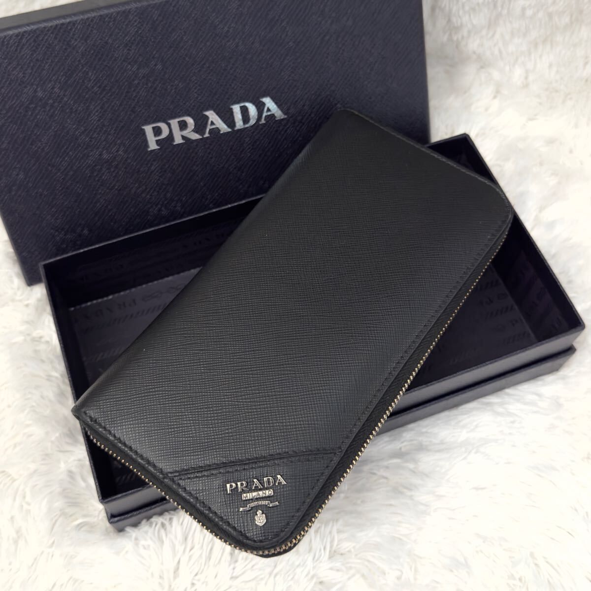 目立った傷や汚れなし】☆RFID内蔵☆PRADAプラダ サフィアーノ 財布 