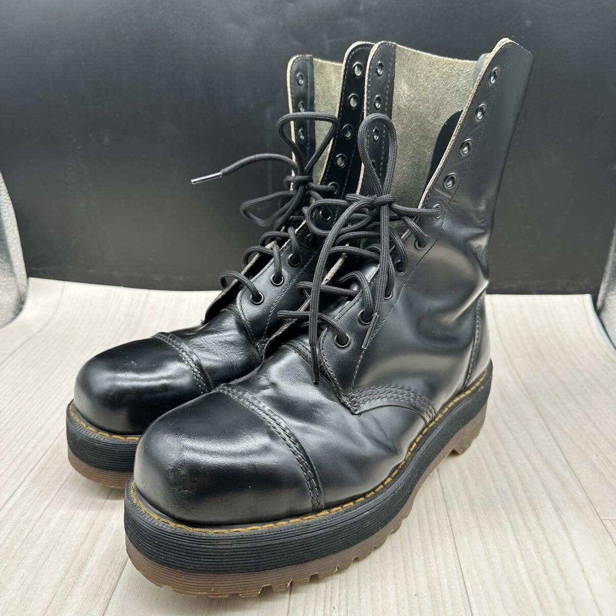 B (目立った傷や汚れなし)】希少【Dr.Martens】 クレイジーボム