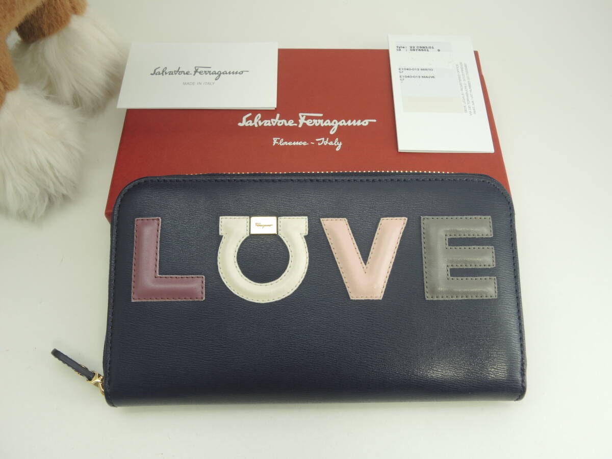 サルヴァトーレフェラガモ ロングウォレット LOVEガンチーニ レザー紺 ジップ長財布 未使用@ 1