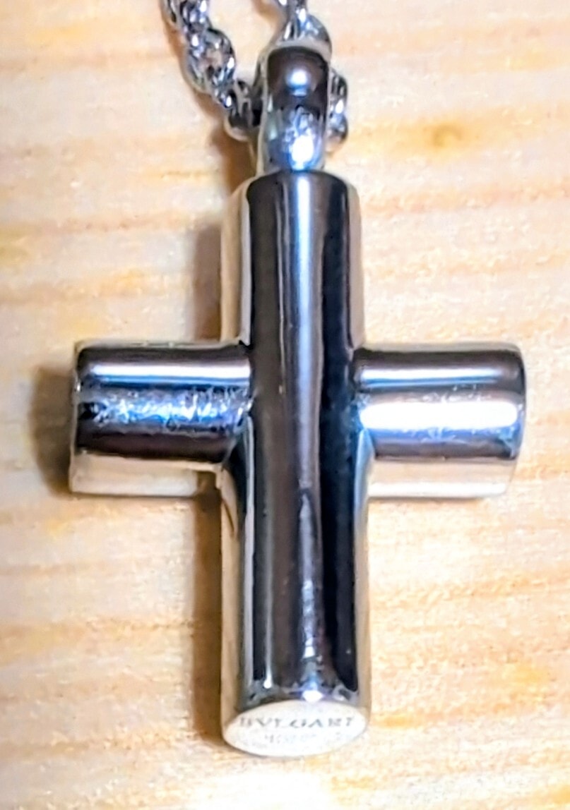 ブルガリ「ラテンクロス」ユニセックスペンダント　白金ロジウム加工チェーン４０センチ・新品同様