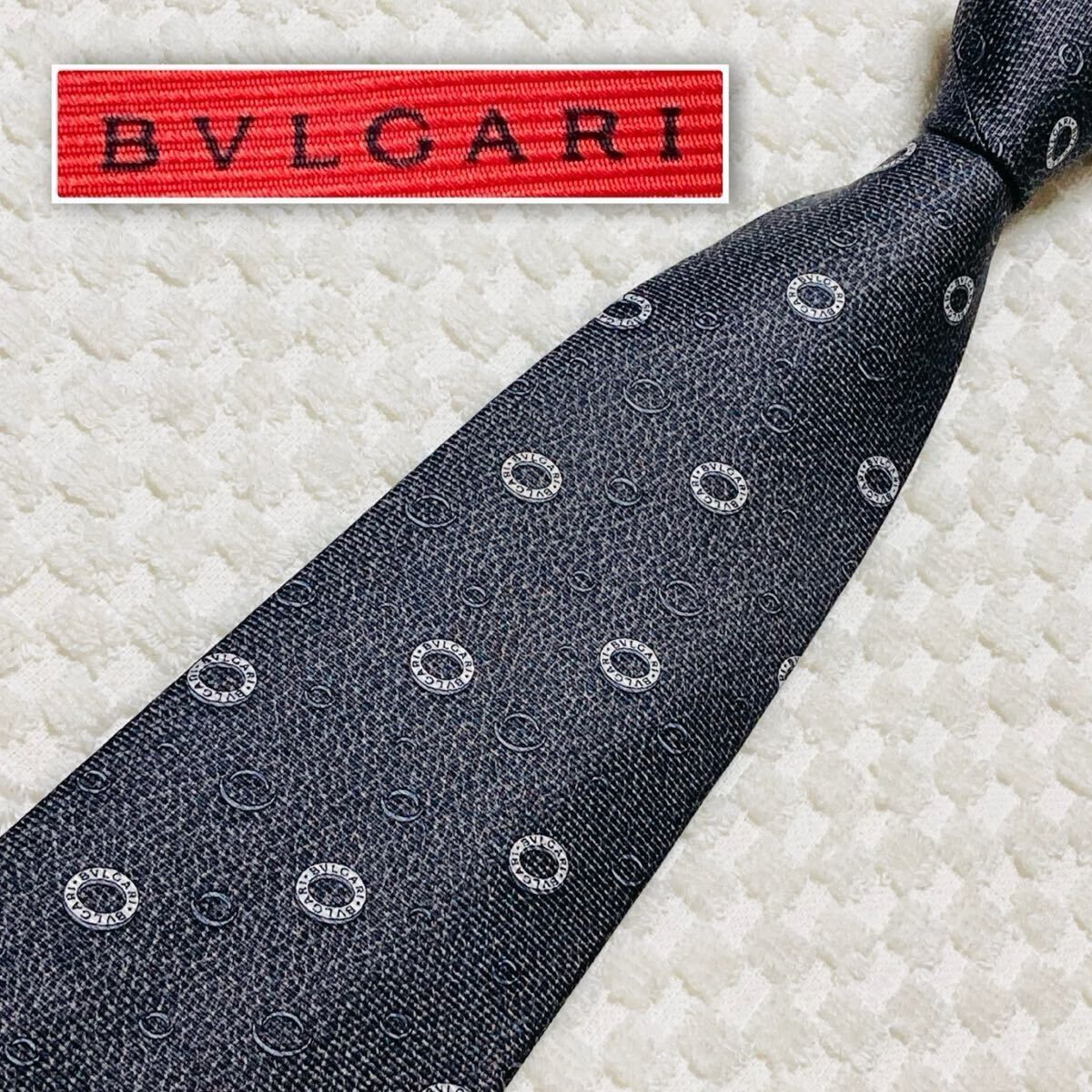 ■美品■セッテピエゲ■BVLGARI ブルガリ　ネクタイ　ブルガリ・ブルガリ　ロゴリング　総柄　シルク100% イタリア製　グレー　肉厚