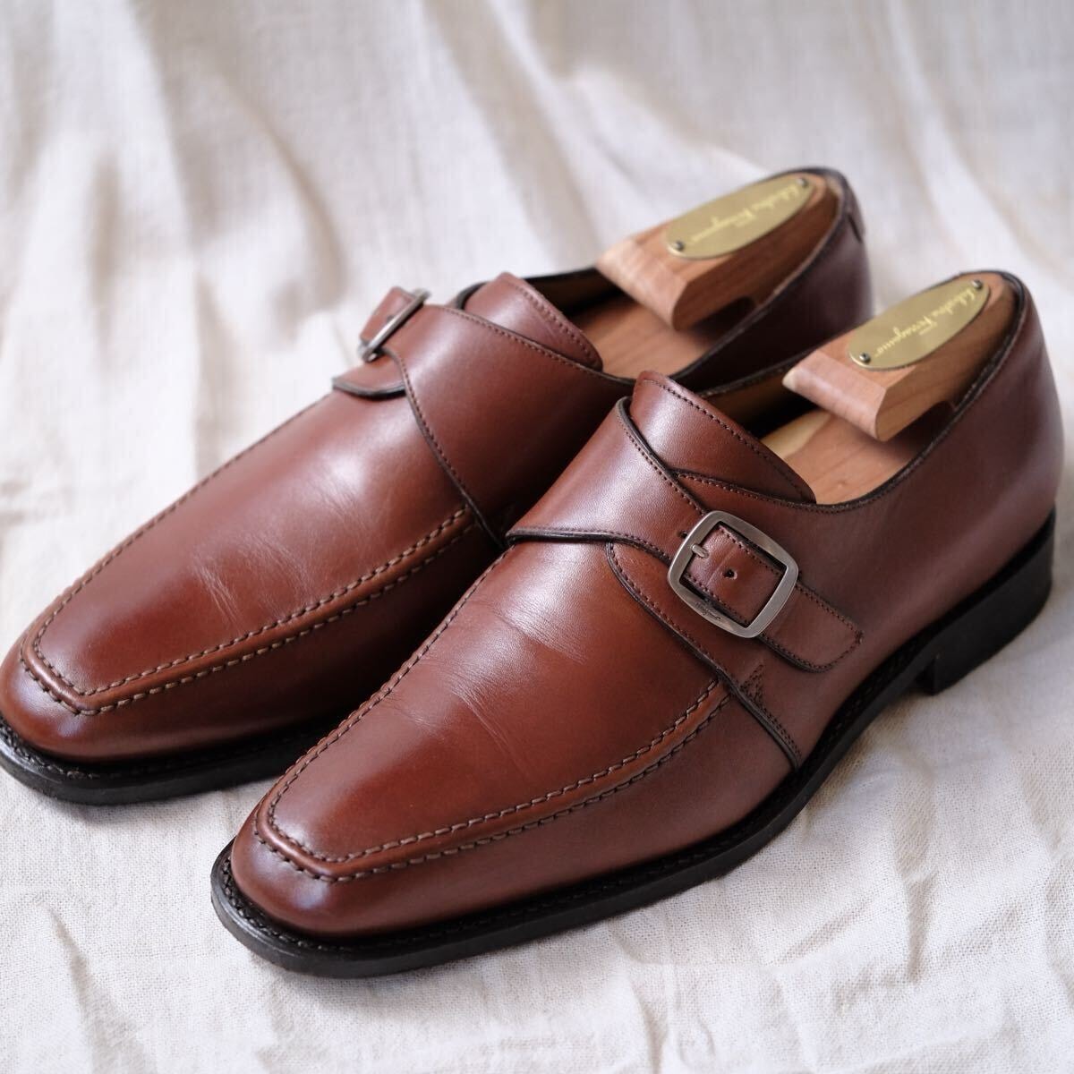 極美品FerragamoフェラガモトラメッザシングルモンクUTIPモカ7EE