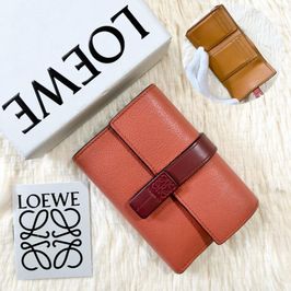 ロエベ アナグラム バーティカル ウォレット スモール ペブルグレイン