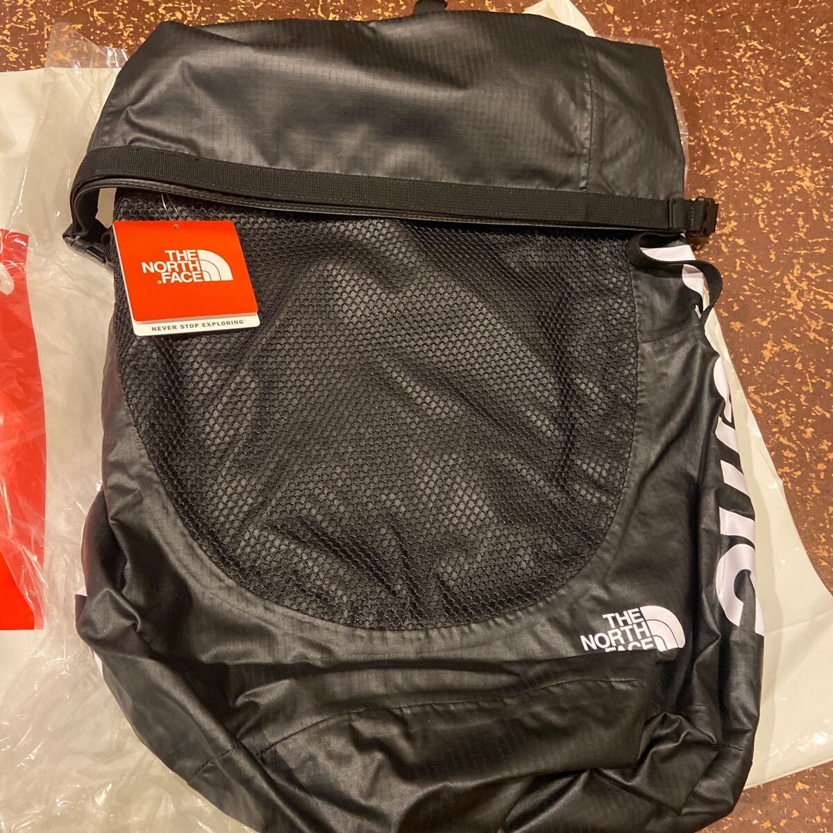 Supreme Zip Tote 25L 