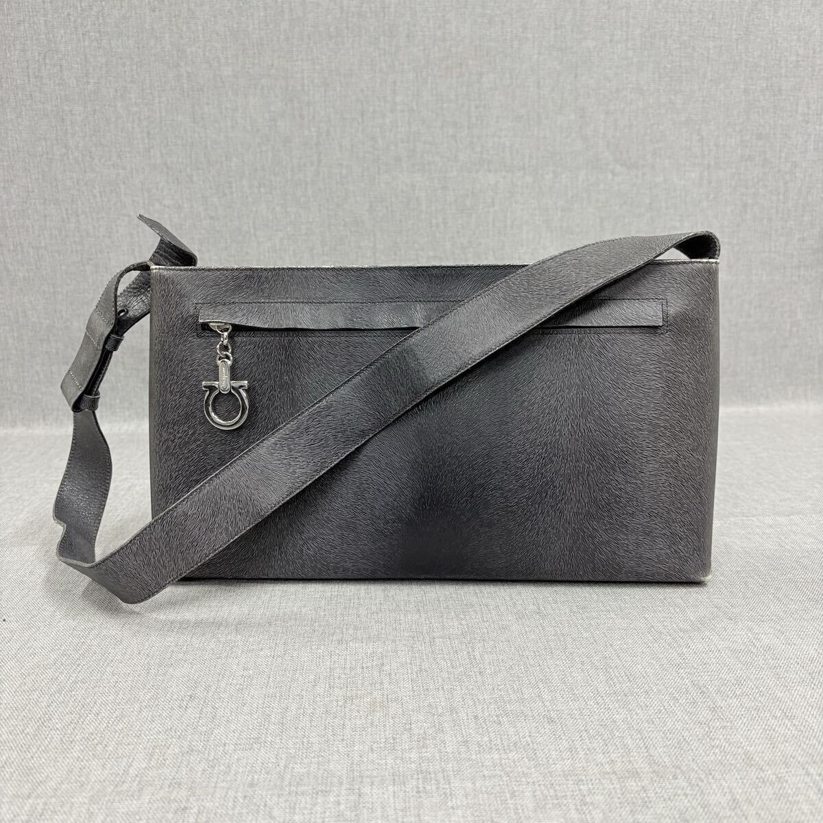 Salvatore Ferragamo レザー ショルダーバッグ グレー 斜め掛け