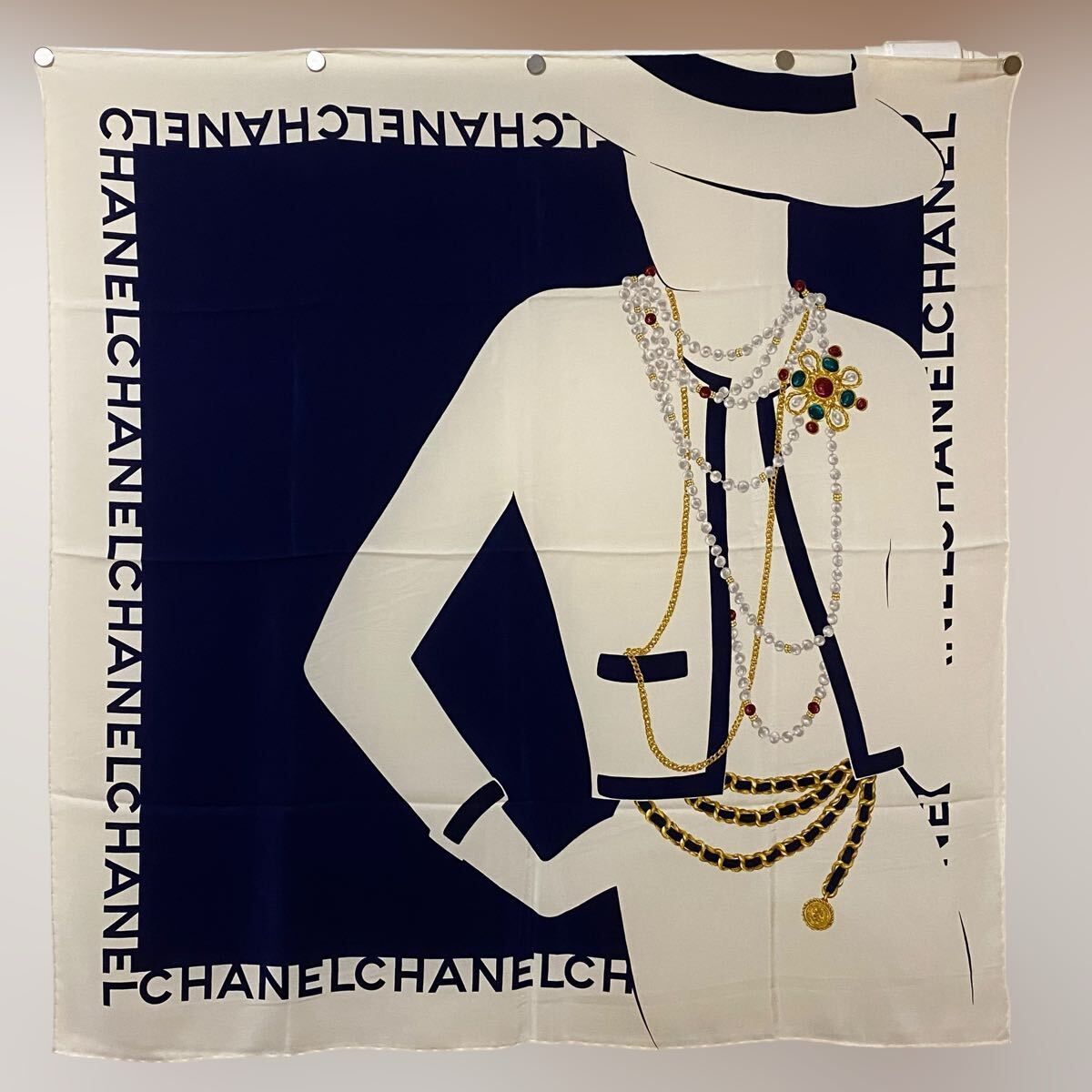 VINTAGE CHANEL 大判シルクスカーフ マドモアゼル ココ グリポア ブローチ アクセサリー柄 ジュエリー柄 ヴィンテージシャネル