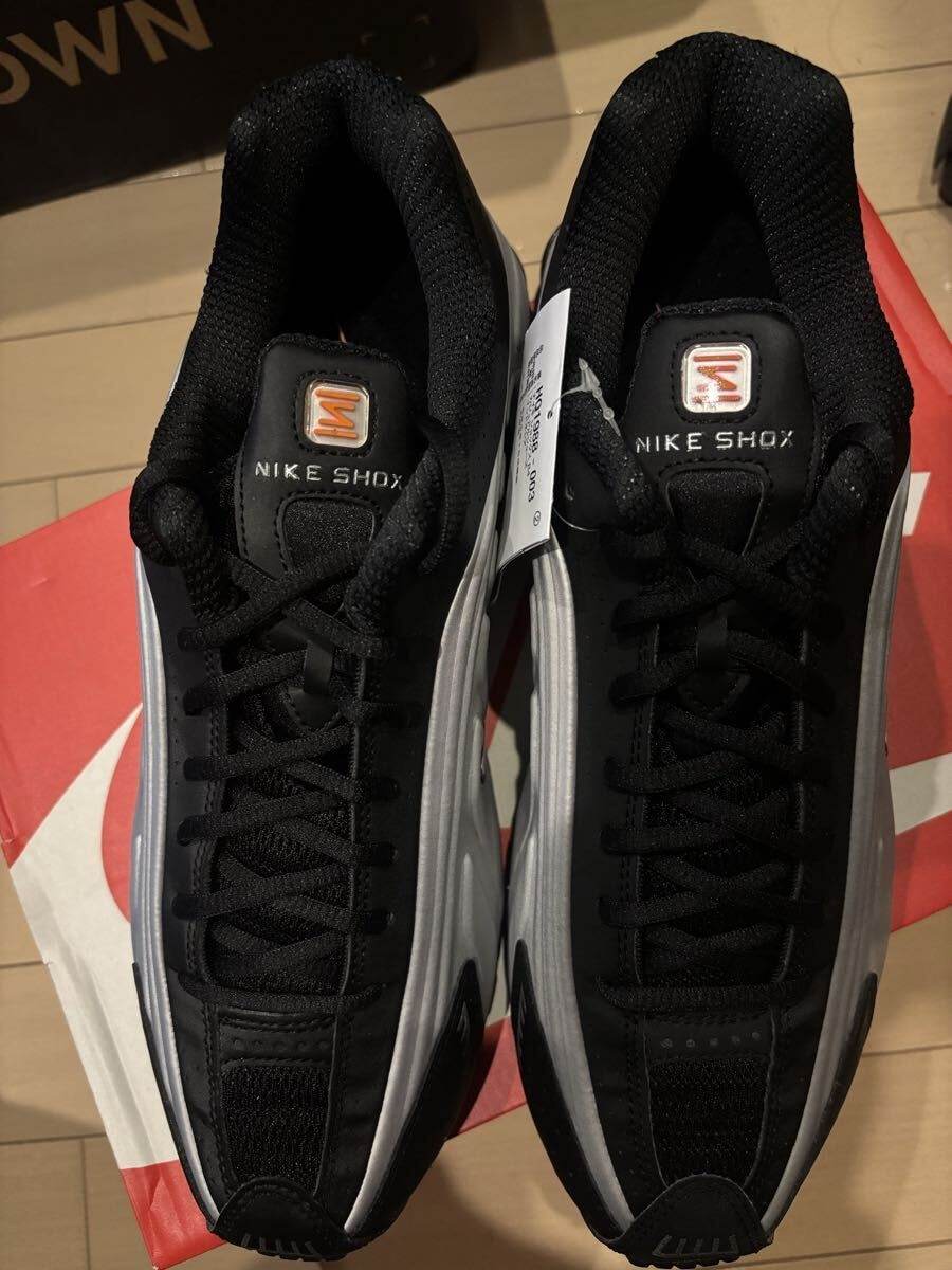 Nike Shox スニーカー ブラック/ホワイト/オレンジ