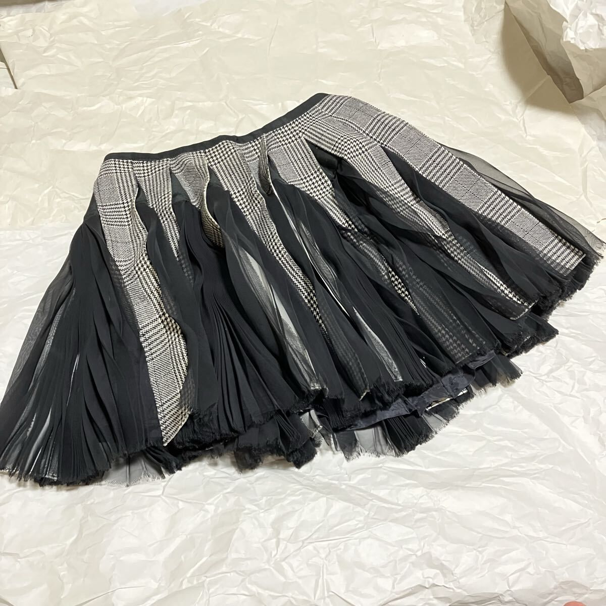 【sacai / サカイ】 ボンディング加工 / プリーツ フレア ミニスカート