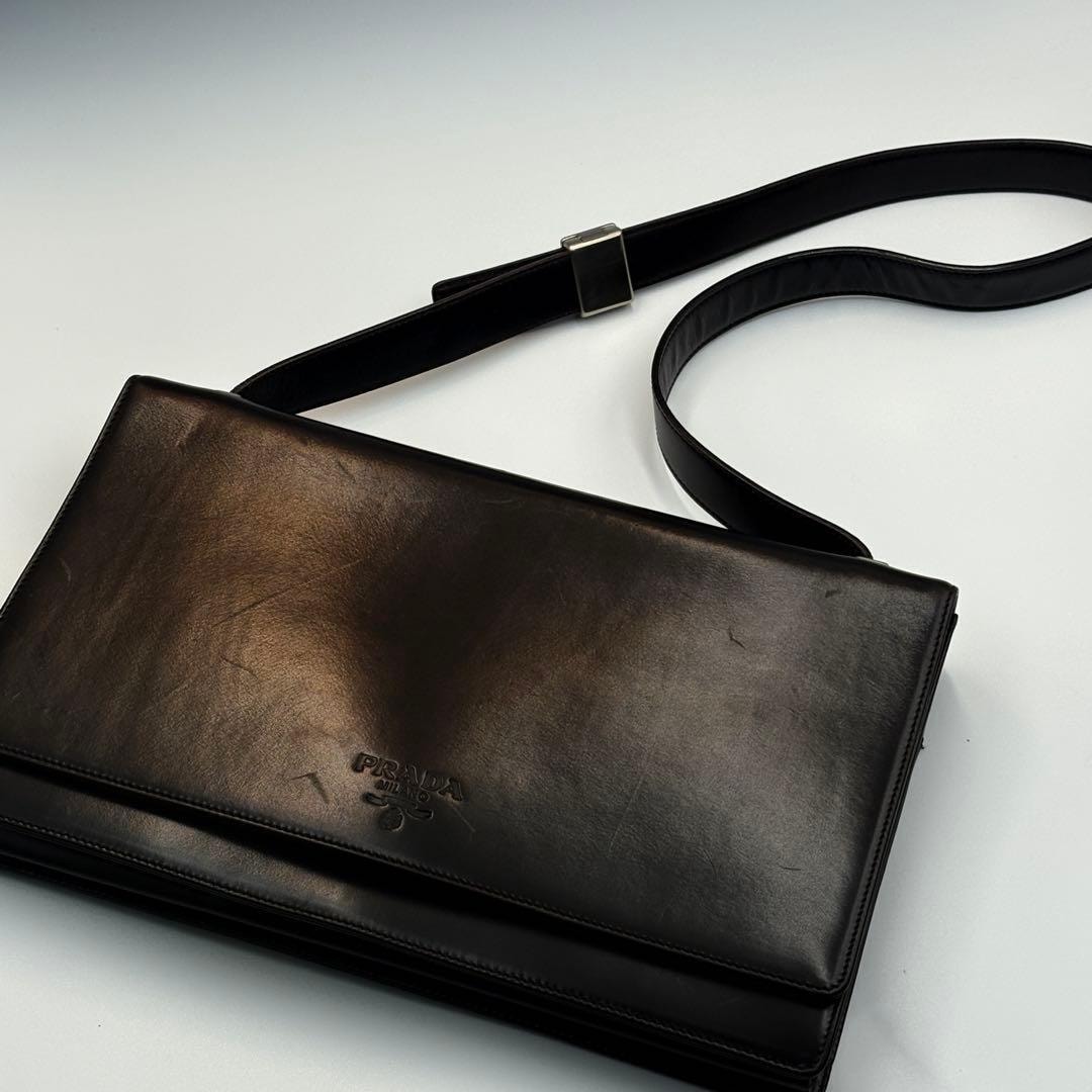 B (目立った傷や汚れなし)】美品PRADAレザーショルダーバッグ ロゴ型押