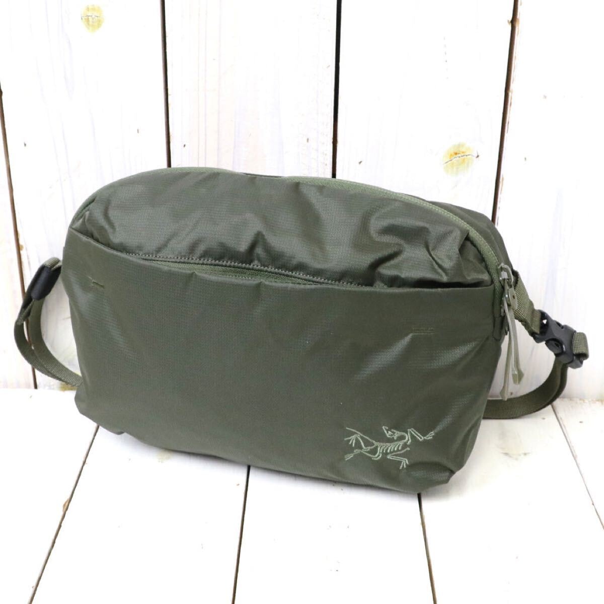 アークテリクス ヒリアド 6 クロスボディバッグ