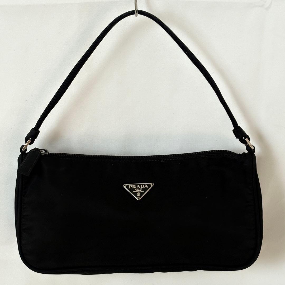 美品PRADAナイロン アクセサリーポーチ黒ワンハンドル 定番 三角ロゴ