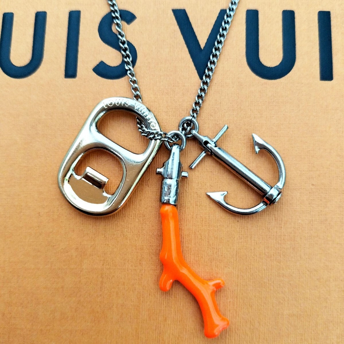 【★限定品★】LOUIS VUITTON COLLECTION LINE ルイ・ヴィトン サンゴモチーフ ネックレス ペンダントジュエリー