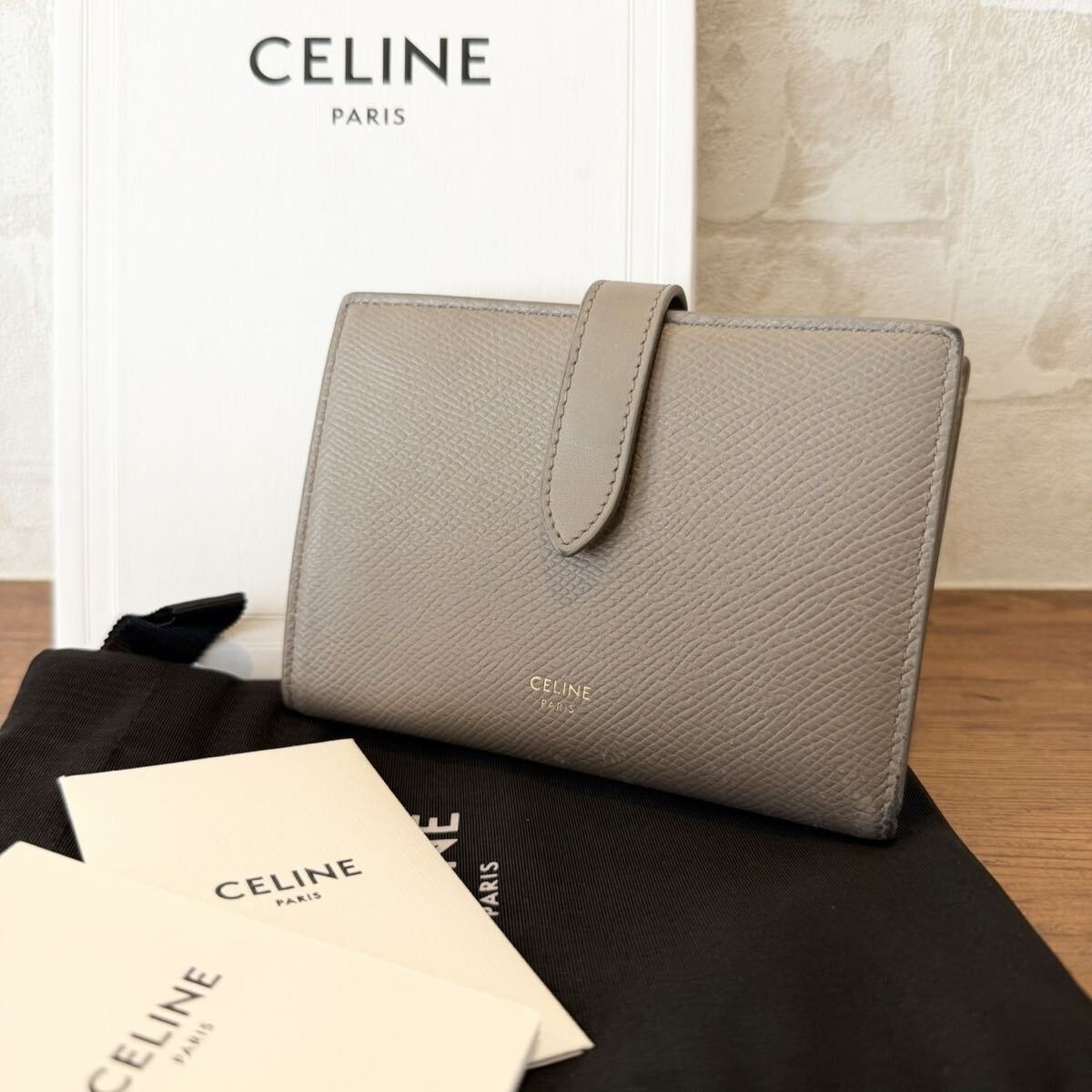 CELINE セリーヌ ミディアムストラップウォレット 二つ折り財布