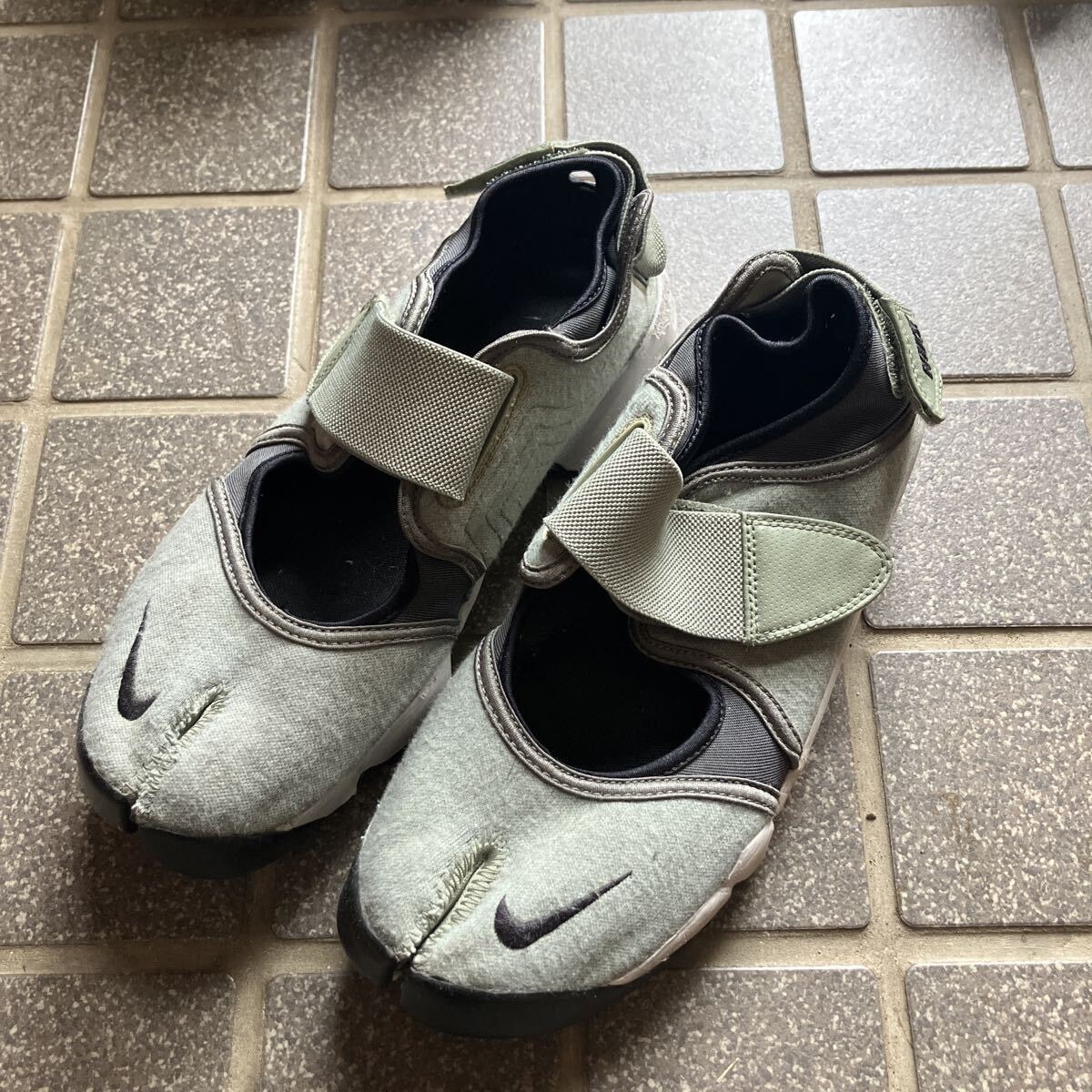 NIKE エアリフトカーキ グレー