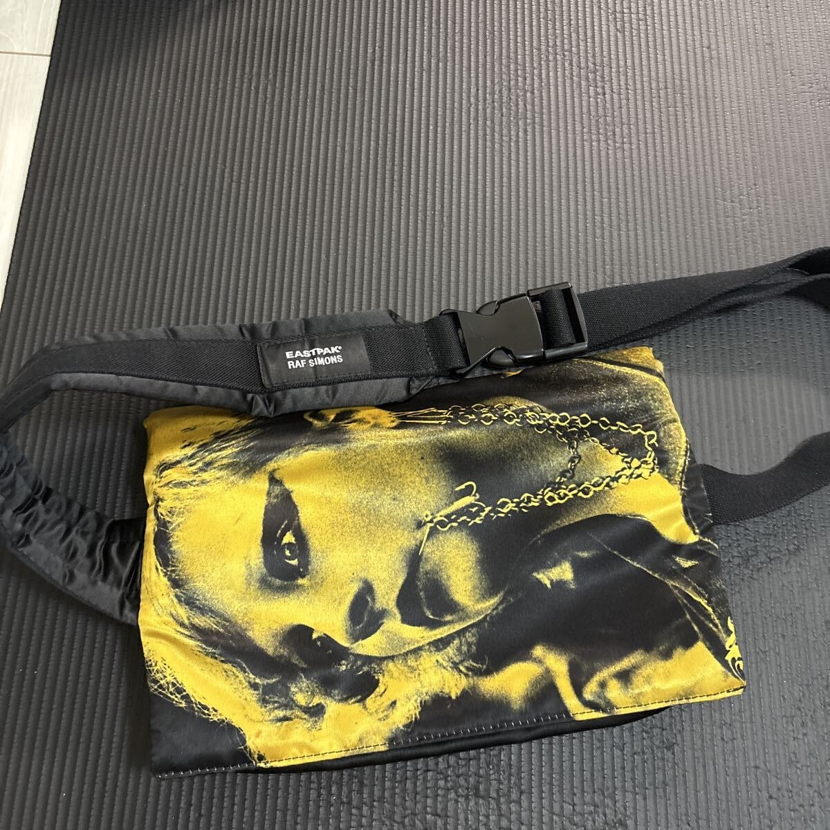 EASTPAK RAF SIMONS ボディバッグ