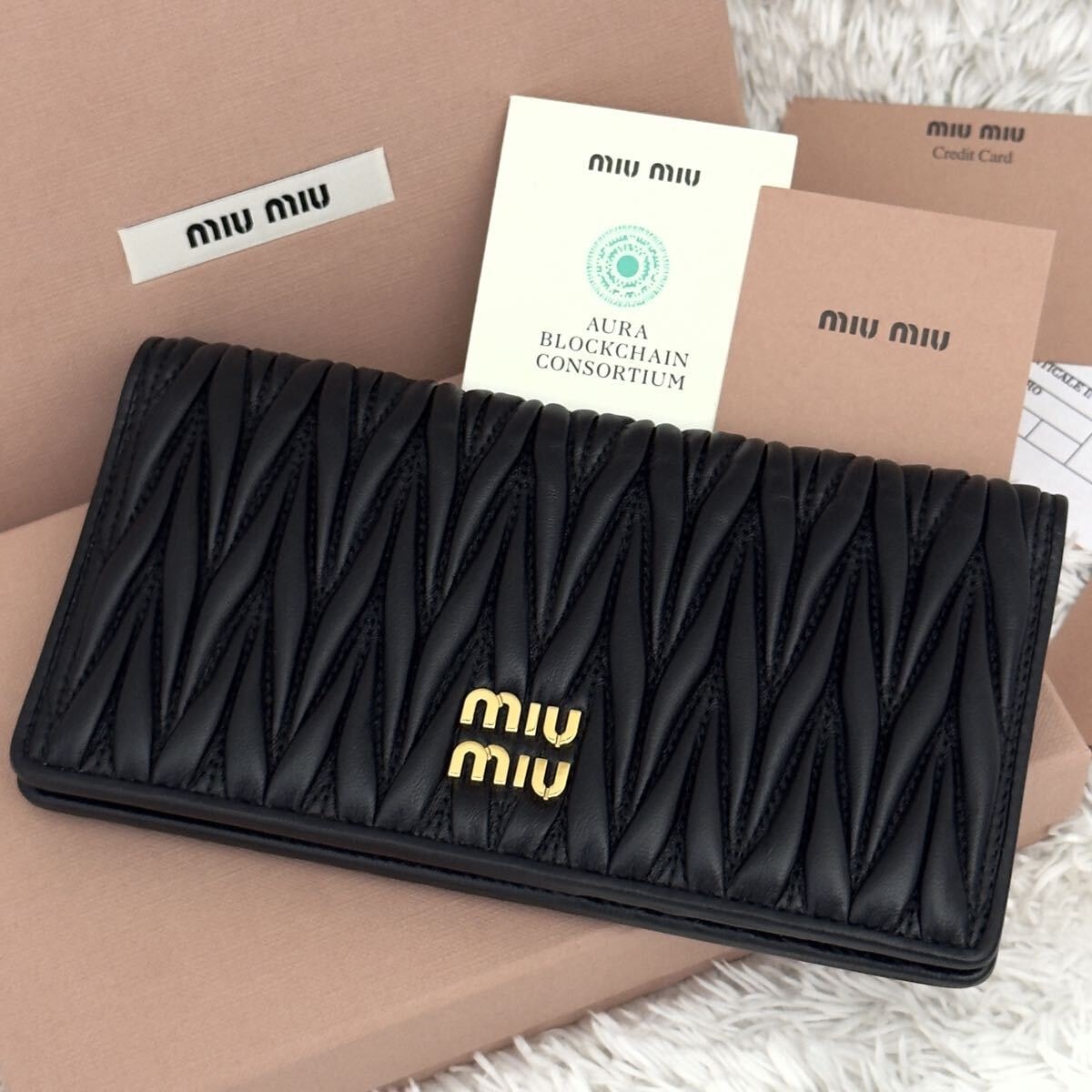 ミュウミュウ　マテラッセ　長財布　美品　カメオ　ナッパ MIU MIU (ミュウミュウ) マテラッセ ヴィンテージ ナッパレザー 財布