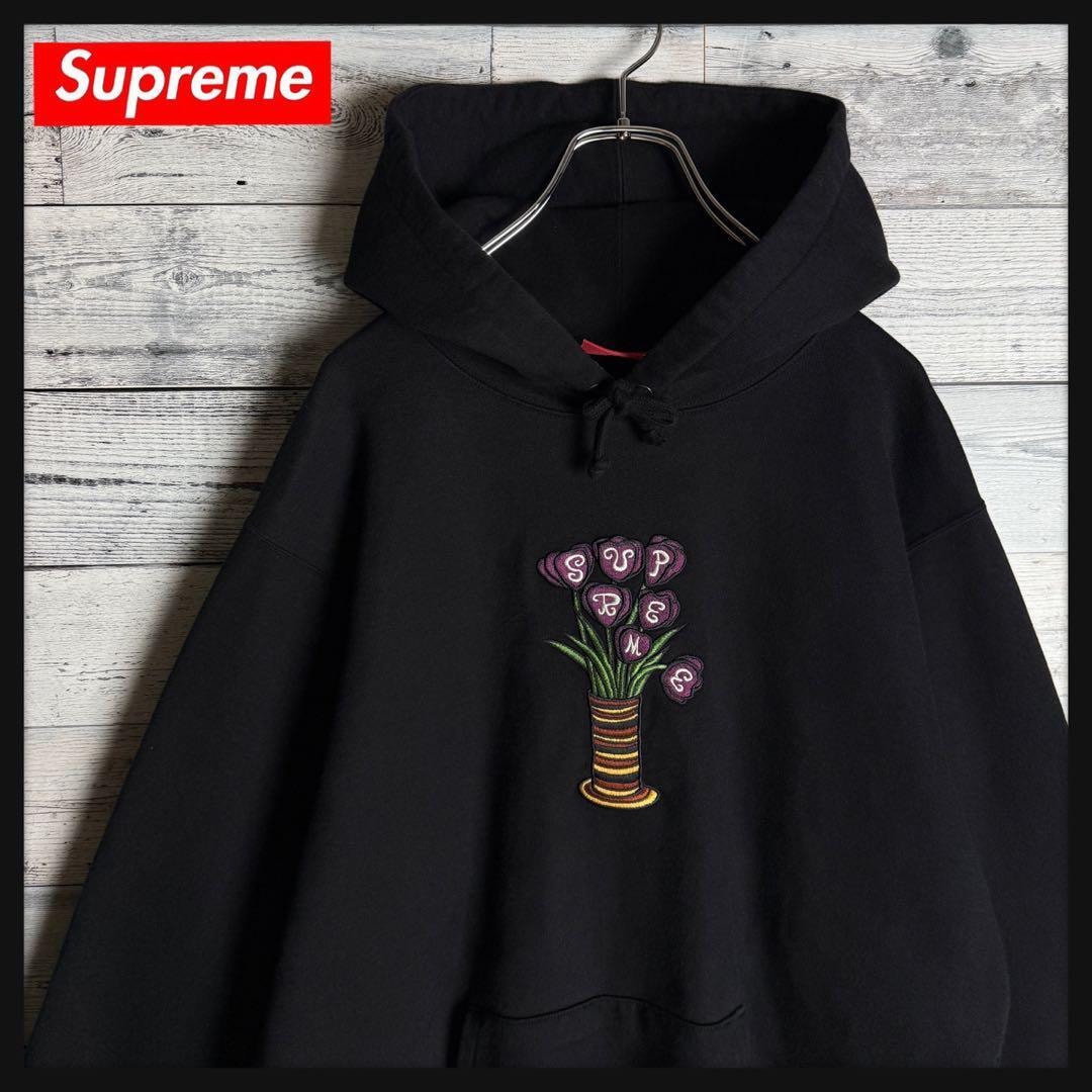 【人気Lサイズ】シュプリーム☆ センター花柄刺繍ロゴ入り スウェット パーカー