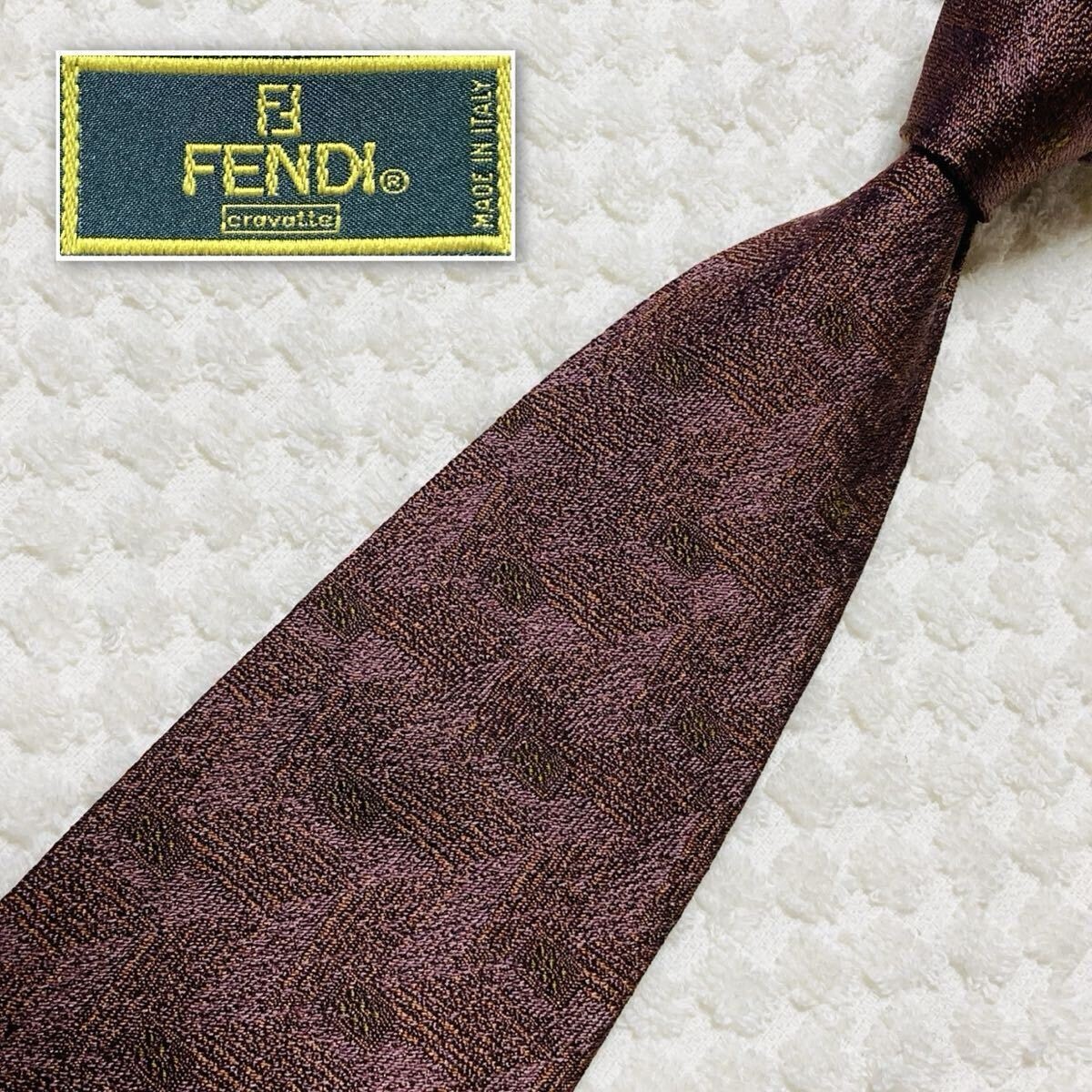 ■美品■FENDI フェンディ　ネクタイ　FFロゴ ヘリンボーン風　シャドー　シルク100% イタリア製　ブラウン系