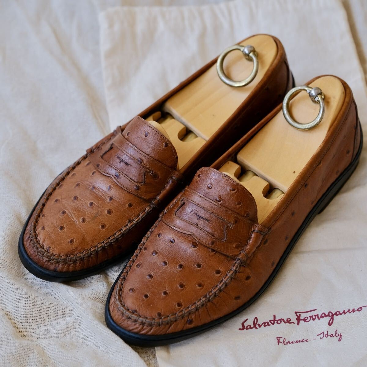 Salvatore Ferragamoオーストリッチドライビングローファー茶7C