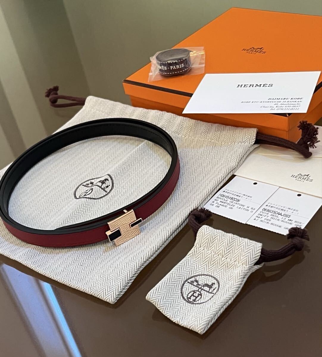 未使用品・エルメス HERMES リバーシブル レザーベルト 完売 バックル付き サイズ120 レッド系 ブラック系 ゴールド金具 ★全付属品有り
