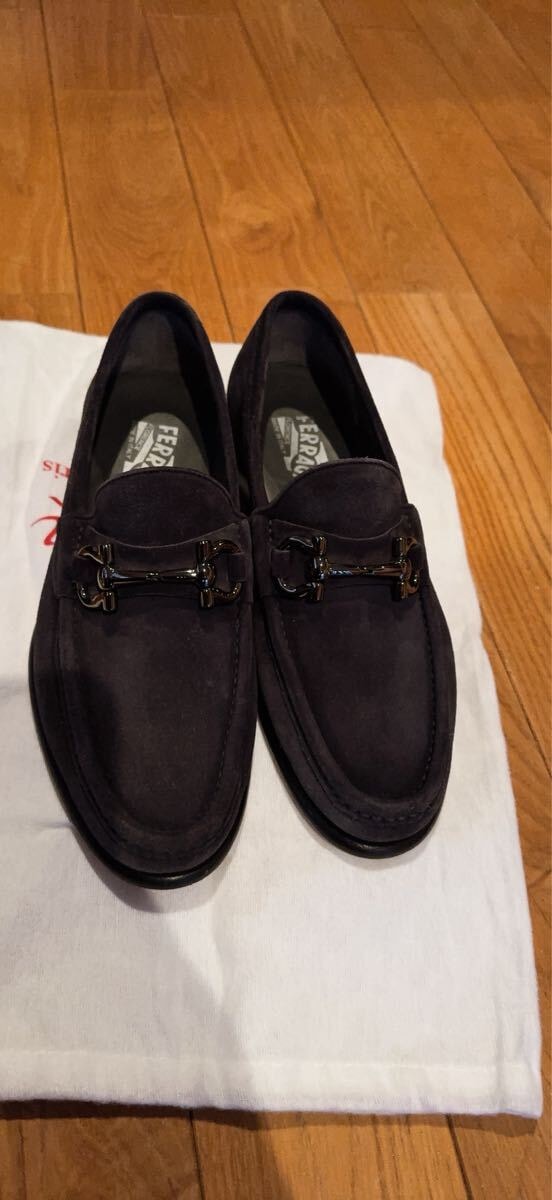  Ferragamo ネイビー