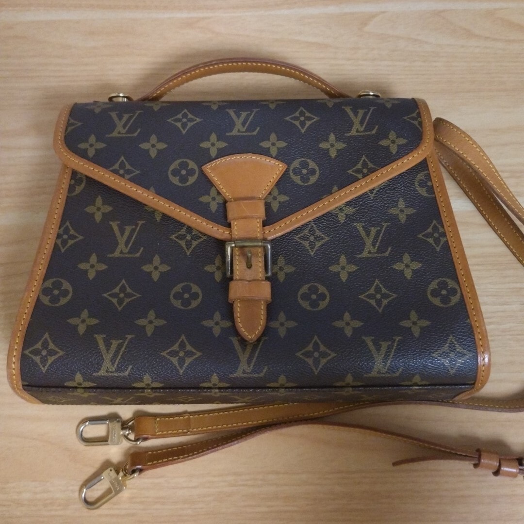 LOUIS VUITTONベルエア　ショルダーバック