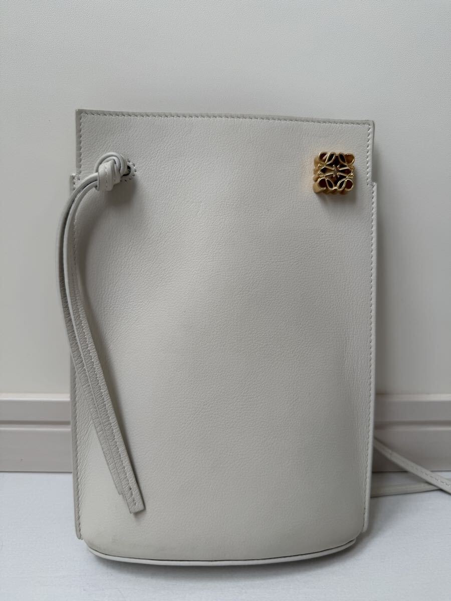 ロエベ　ダイスポケット（クラシックカーフ）ショルダーバッグ　ベージュ　ソフトホワイト　白　LOEWE loewe アナグラム　ゴールド金具