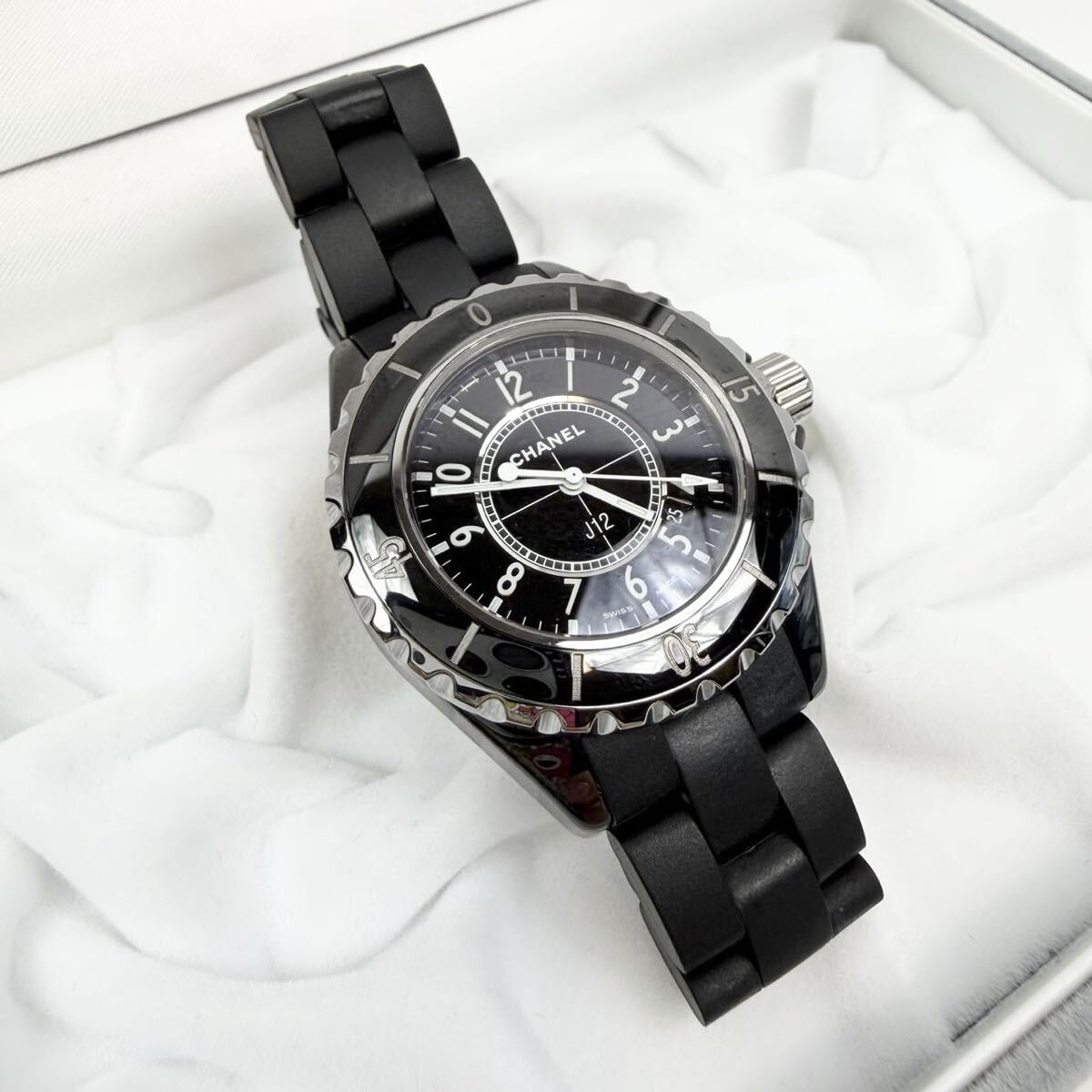 CHANEL J12 33mm H0681 ラバーベルト ZH21400 シャネル