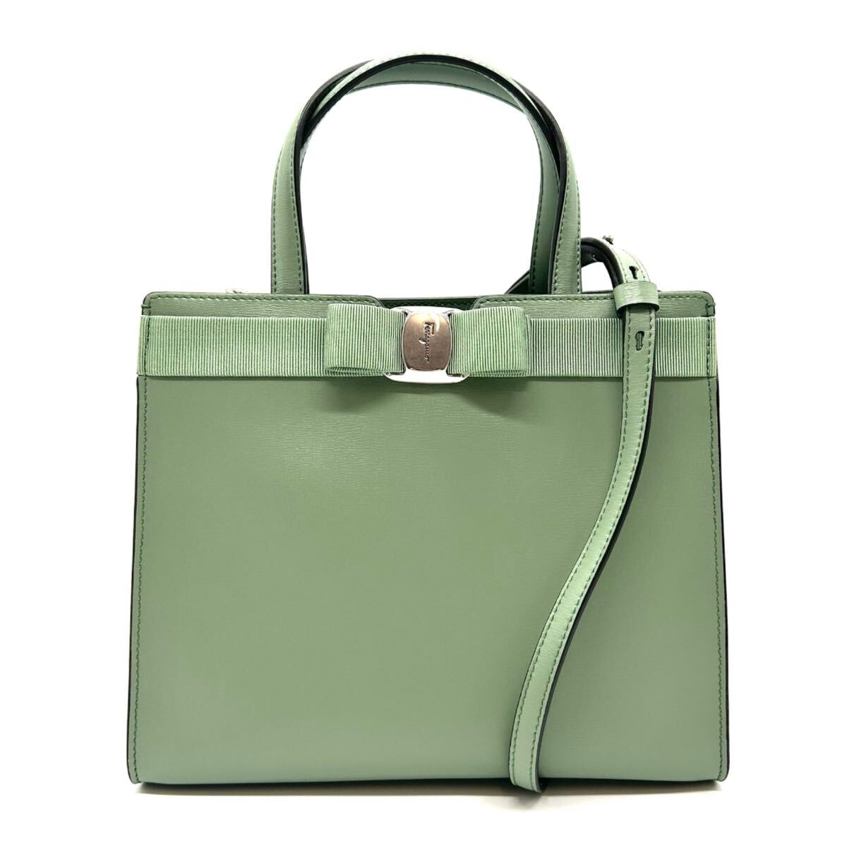Ferragamo　フェラガモ　ハンドバッグ　ヴァラ　リボン　２WAY　Salvatore Ferragamo サルヴァトーレ・フェラガモ　グリーン　ショルダー