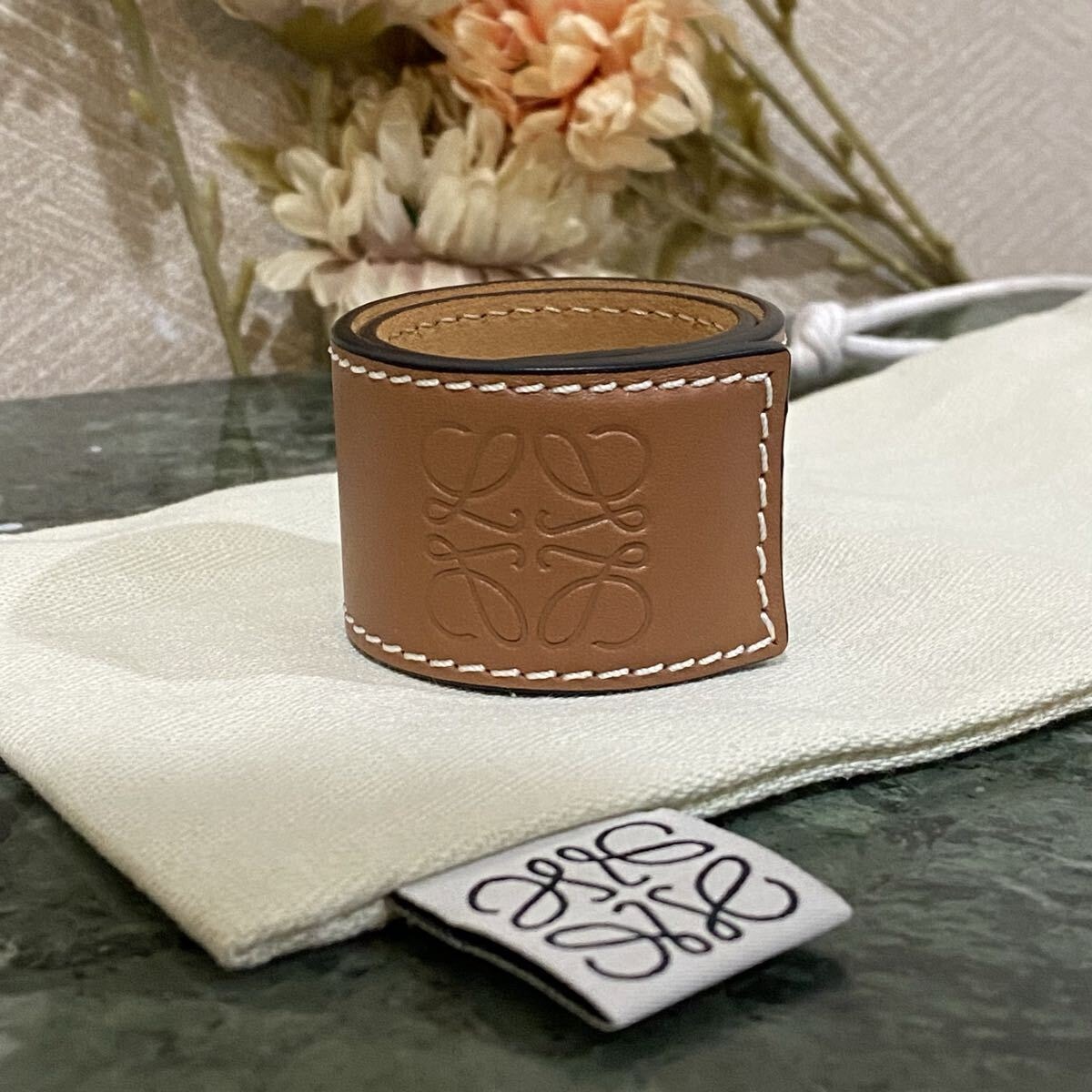 美品 LOEWE レザーブレスレット アナグラム ブラウン ロエベ ユニセックス 保存袋付き