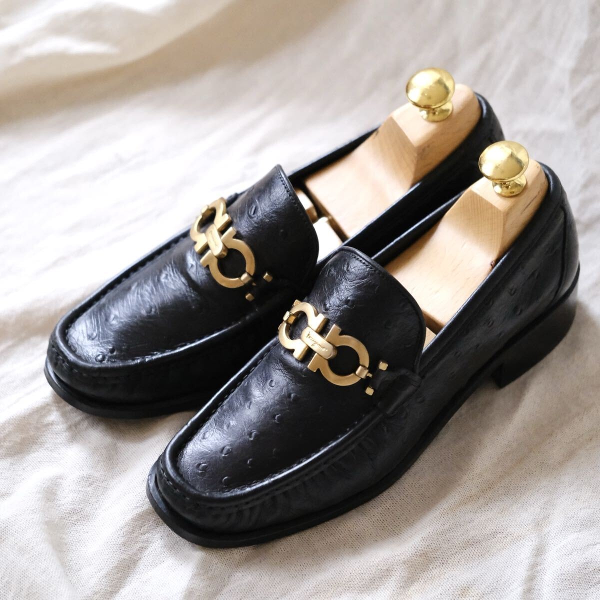 希少Salvatore Ferragamoオーストリッチガンチーニローファー6D