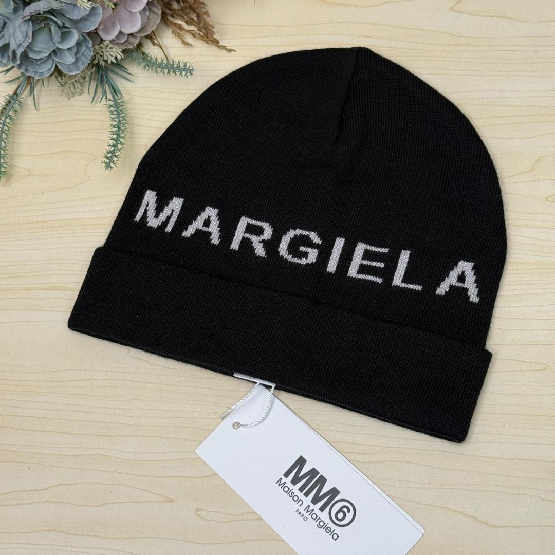 極美品 MM6 エムエムシックス メゾンマルジェラ ニット帽 ブラック ロゴ MM6 エムエムシックス メゾンマルジェラ Maison Margiela ニット