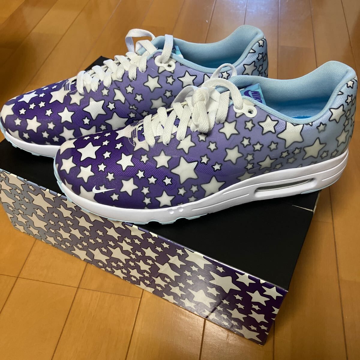 NIKE スニーカー