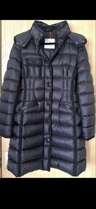 C (やや傷や汚れあり)】モンクレール MONCLER AGOT ダウンコートの古着 C (やや傷や汚れあり)】モンクレール MONCLER AGOT ダウンコートの古着