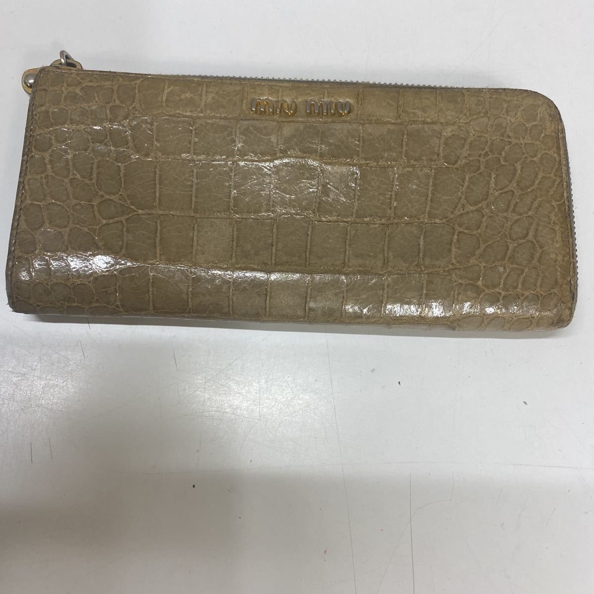 MiuMiu/ ミュウミュウ ★本革レザー★ラウンドファスナー長財布