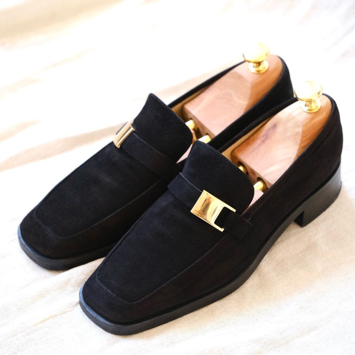 【美品】GUCCI グッチ スエード バックル ローファー イタリア製 黒 美品】GUCCI グッチ スエード バックル ローファー イタリア製 黒