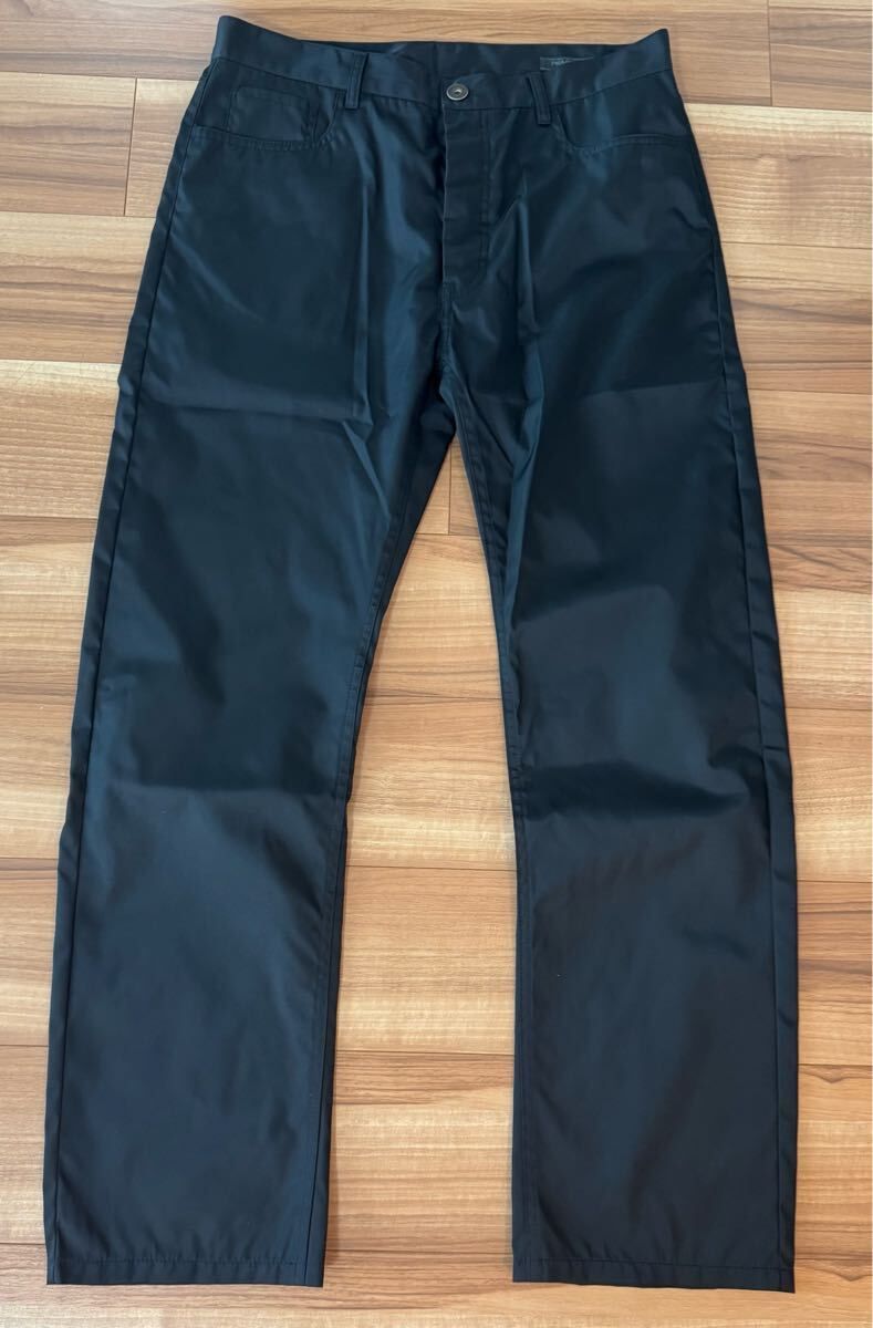 新品 PRADA RE-NYLONパンツ プラダ ロゴ プレート ブラック 48 チノパン パンツ